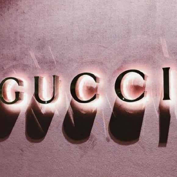 Meet your Posher, Mena - Picture 1 of 1